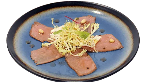 Beef tataki salad