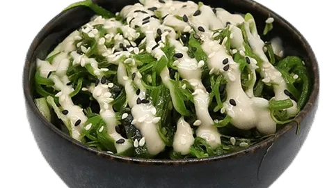 Zeewier salade met gesnipperde ijsbergsla