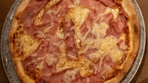 Pizza prosciutto