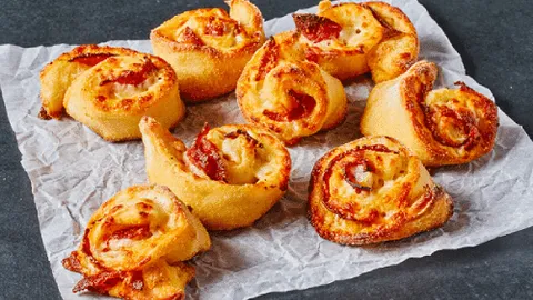 Pepperoni pizza roll