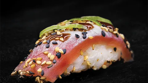 Flamed nigiri tuna