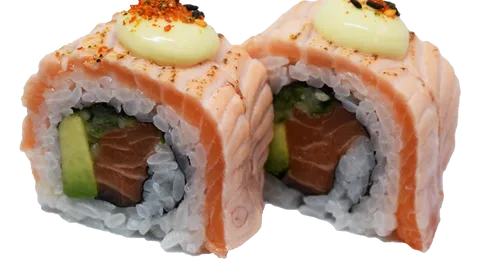 39. Flamed spicy salmon maki