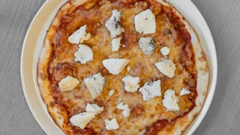 Pizza quattro formaggio