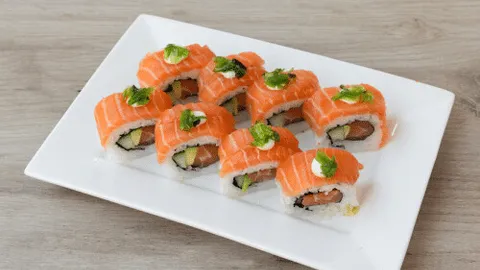 Pokee salmon roll