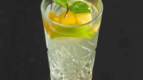 Homemade lemonade mango-aardbei