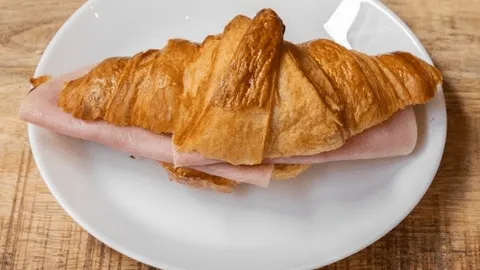 Croissant met ham